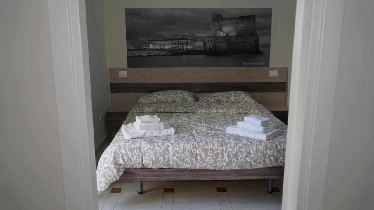 Donna Vicenza Bed & Breakfast Наполи Екстериор снимка